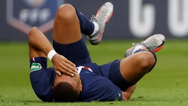 Kylian Mbappé bude kvůli zraněnému kotníku zhruba tři týdny mimo hru. Kylian Mbappé bude kvůli zraněnému kotníku zhruba tři týdny mimo hru.