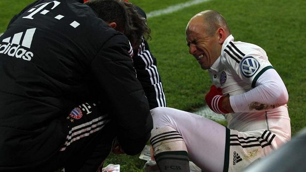 Zraněný záložník Bayernu Mnichov Arjen Robben. Zraněný záložník Bayernu Mnichov Arjen Robben.