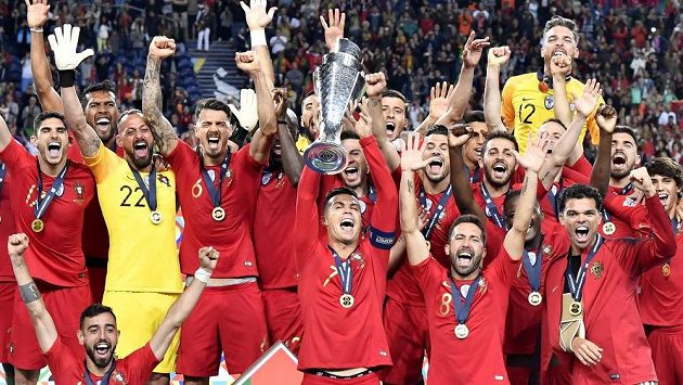 Vítězná euforie Portugalců po finále Ligy národů s Nizozemskem. Vítězná euforie Portugalců po finále Ligy národů s Nizozemskem.