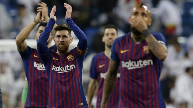 V klasických dresech Barcelona na stadionu Realu triumfovala, stejně navrch chce mít i v retro dresech. V klasických dresech Barcelona na stadionu Realu triumfovala, stejně navrch chce mít i v retro dresech.