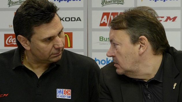 Trenér hokejové reprezentace Vladimír Růžička (vlevo) a prezident Českého svazu ledního hokeje Tomáš Král. Trenér hokejové reprezentace Vladimír Růžička (vlevo) a prezident Českého svazu ledního hokeje Tomáš Král.