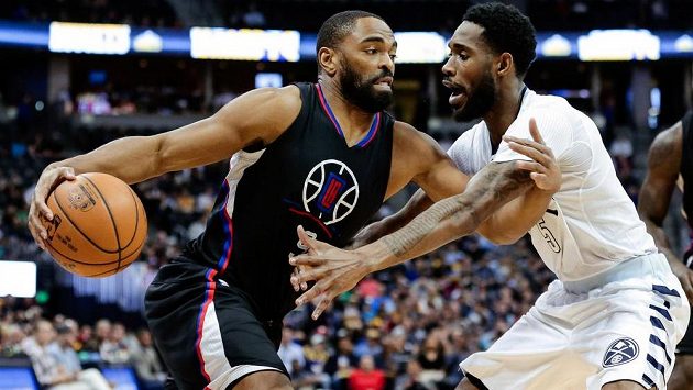 Basketbalisté Los Angeles Clippers prohráli v NBA na palubovce Denveru Nuggets po přestřelce 114:129. Basketbalisté Los Angeles Clippers prohráli v NBA na palubovce Denveru Nuggets po přestřelce 114:129.