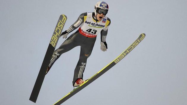 Český reprezentant Jan Matura při skoku na velkém můstku na MS ve Val di Fiemme. Český reprezentant Jan Matura při skoku na velkém můstku na MS ve Val di Fiemme.