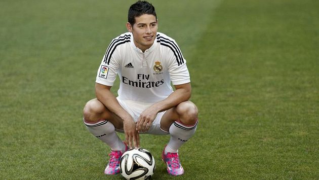 James Rodriguez pózuje v dresu Realu Madrid. James Rodriguez pózuje v dresu Realu Madrid.