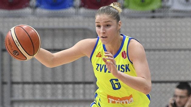Karolína Elhotová z USK Praha v akci během utkání Evropské ligy. Karolína Elhotová z USK Praha v akci během utkání Evropské ligy.
