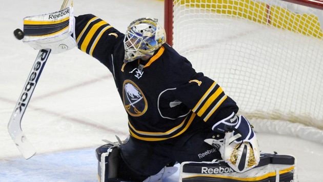 Jhonas Enroth je jednou ze zámořských posil švédských hokejistů před domácím MS. Jhonas Enroth je jednou ze zámořských posil švédských hokejistů před domácím MS.