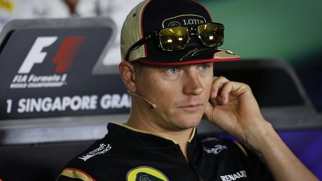 Kimi Räikkönen na tiskové konferenci v Singapuru. Kimi Räikkönen na tiskové konferenci v Singapuru.