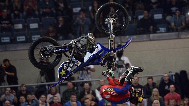 Český freestyle motokrosař Libor Podmol během patnáctého ročníku akce Gladiator Games v pražské O2 areně. Český freestyle motokrosař Libor Podmol během patnáctého ročníku akce Gladiator Games v pražské O2 areně.