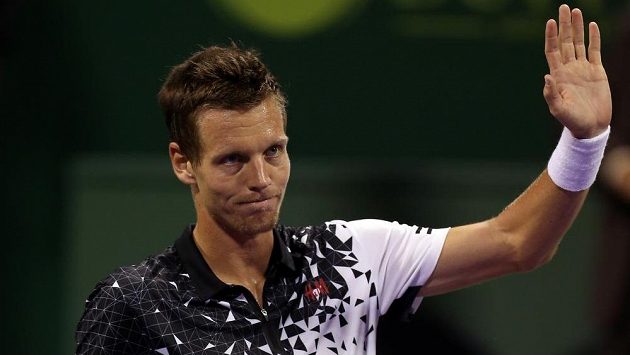 Český tenista Tomáš Berdych slaví vítězství nad Slovincem Blažem Kavčičem. Český tenista Tomáš Berdych slaví vítězství nad Slovincem Blažem Kavčičem.