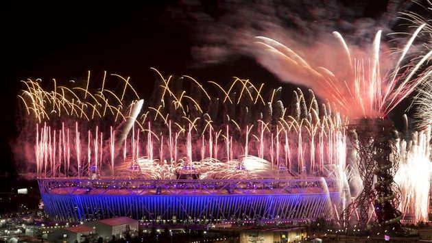 Impozantní ohňostroj uzavřel slavnostní zahájení XXX. letní olympiády v Londýně. Impozantní ohňostroj uzavřel slavnostní zahájení XXX. letní olympiády v Londýně.