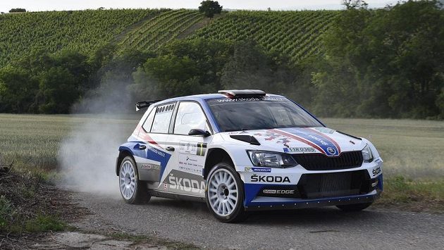 Tovární jezdec Škody Jan Kopecký nejlépe vstoupil do Rallye Hustopeče. Tovární jezdec Škody Jan Kopecký nejlépe vstoupil do Rallye Hustopeče.