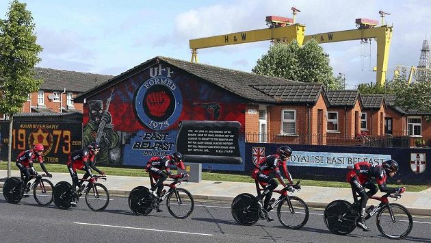 Tým BMC na trati v Belfastu. Tým BMC na trati v Belfastu.