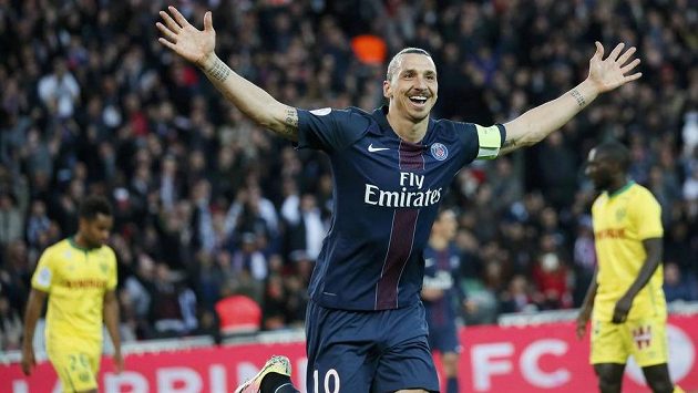 Zlatan Ibrahimovic z Paris St. Germain se raduje ze vstřeleného gólu. Zlatan Ibrahimovic z Paris St. Germain se raduje ze vstřeleného gólu.