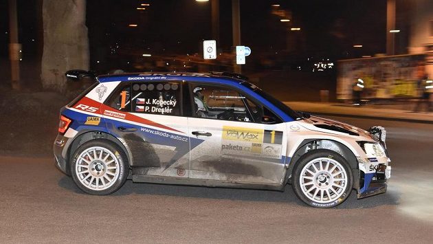 Posádka Jan Kopecký a Pavel Dresler s vozem Škoda Fabia R5 při Valašské rallye. Posádka Jan Kopecký a Pavel Dresler s vozem Škoda Fabia R5 při Valašské rallye.