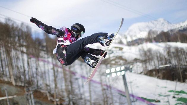 Šárka Pančochová při kvalifikaci v olympijské U-rampě. Šárka Pančochová při kvalifikaci v olympijské U-rampě.