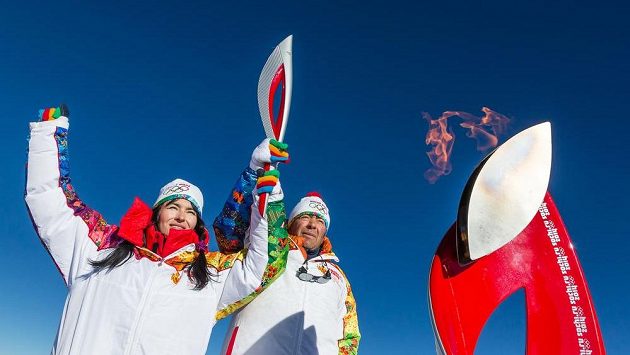 Olympijský oheň na vrcholu Elbrusu. Olympijský oheň na vrcholu Elbrusu.