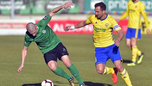 Zleva Jan Rezek z Příbrami a Petr Jiráček ze Zlína. Zleva Jan Rezek z Příbrami a Petr Jiráček ze Zlína.