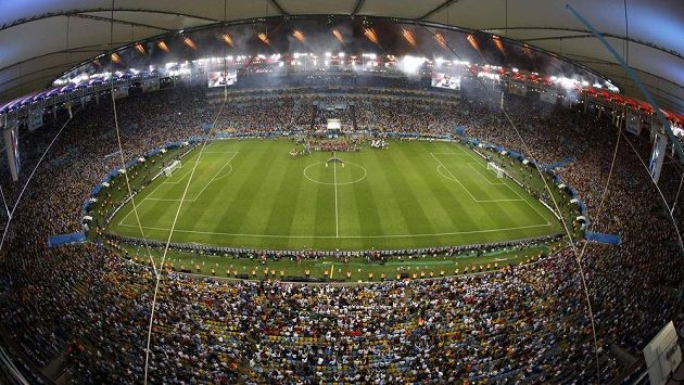 Diváci na slavném stadiónu Maracaná po finálovém zápase mezi Argentinou a Německem. Diváci na slavném stadiónu Maracaná po finálovém zápase mezi Argentinou a Německem.