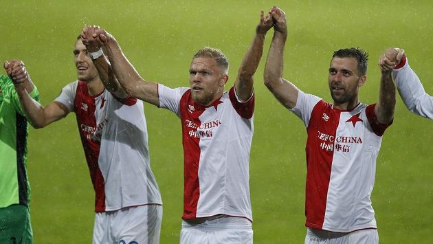 Radost fotbalistů Slavie po výhře nad Maccabi Tel Aviv v Evropské lize. Radost fotbalistů Slavie po výhře nad Maccabi Tel Aviv v Evropské lize.