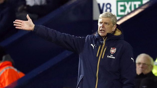 Rozladěný trenér Arsenalu Arséne Wenger. Rozladěný trenér Arsenalu Arséne Wenger.