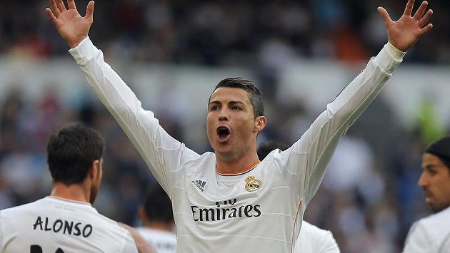 Cristiano Ronaldo z Realu Madrid se raduje z branky. Cristiano Ronaldo z Realu Madrid se raduje z branky.