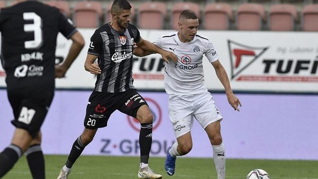 Zleva Petr Javorek z Českých Budějovic a Michal Kohút ze Slovácka. Zleva Petr Javorek z Českých Budějovic a Michal Kohút ze Slovácka.