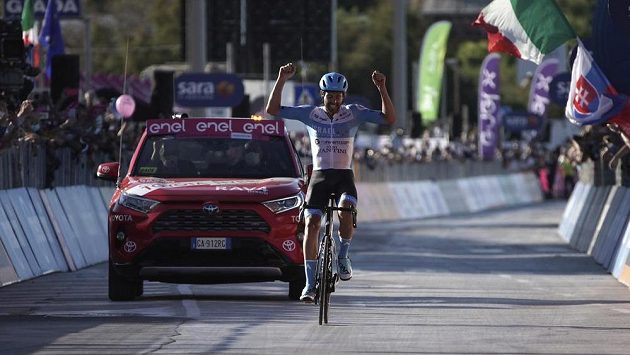 Israel’s Start-Up celebrates its first triumph on the World Tour.  After the escape, Dowsett dominated the stage on Gira