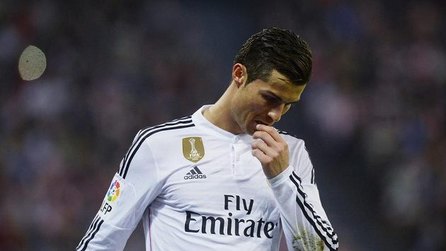 Zklamaný Cristiano Ronaldo z Realu Madrid během utkání s Bilbaem. Zklamaný Cristiano Ronaldo z Realu Madrid během utkání s Bilbaem.