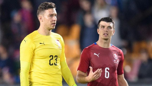 Český brankář Jiří Pavlenka (vlevo) a český obránce Ondřej Kúdela po utkání proti Severnímu Irsku. Český brankář Jiří Pavlenka (vlevo) a český obránce Ondřej Kúdela po utkání proti Severnímu Irsku.