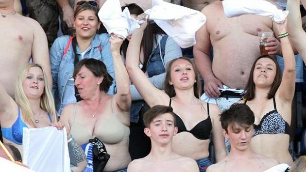 Fanoušci a fanynky Baníku Ostrava se rozparádili, fandilo se do půl těla! Fanoušci a fanynky Baníku Ostrava se rozparádili, fandilo se do půl těla!