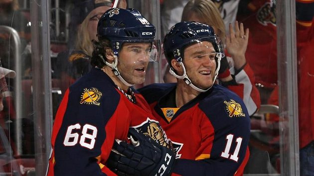 Jaromír Jágr (68) a Jonathan Huberdeau (11) na snímku z utkání s Minnesotou. Jaromír Jágr (68) a Jonathan Huberdeau (11) na snímku z utkání s Minnesotou.