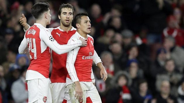 Fotbalisté Arsenalu jsou kritizování za zbytečně luxusní přepravu. Fotbalisté Arsenalu jsou kritizování za zbytečně luxusní přepravu.
