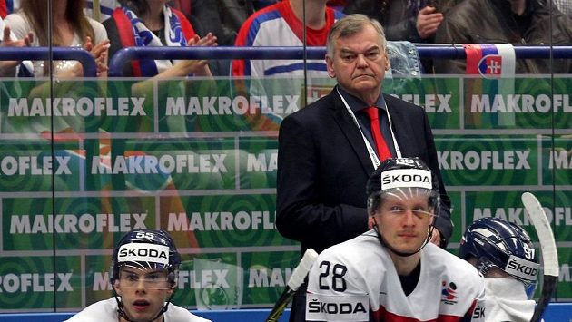 Český trenér na slovenské střídačce Vladimír Vůjtek. Český trenér na slovenské střídačce Vladimír Vůjtek.