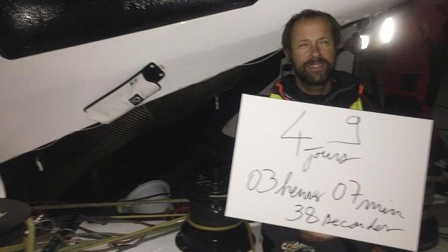 Francouzský jachtař Thomas Coville po obeplutí zeměkoule- Francouzský jachtař Thomas Coville po obeplutí zeměkoule-