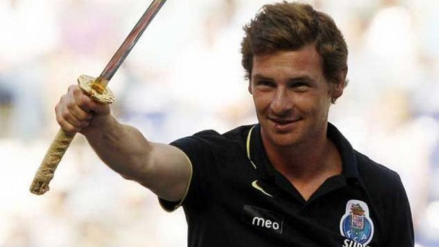 Mladý trenér Porta a Mourinhův učeň André Villas-Boas. Mladý trenér Porta a Mourinhův učeň André Villas-Boas.