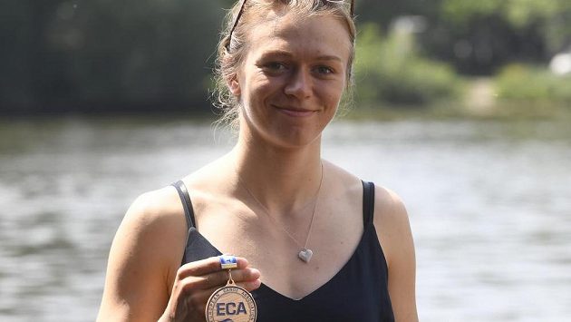 Kajakářka Amálie Hilgertová se zlatou medailí z mistrovství Evropy ve vodním slalomu. Kajakářka Amálie Hilgertová se zlatou medailí z mistrovství Evropy ve vodním slalomu.