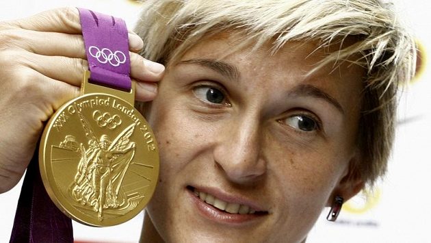 Oštěpařka Barbora Špotáková se zlatou olympijskou medailí z Londýna. Oštěpařka Barbora Špotáková se zlatou olympijskou medailí z Londýna.