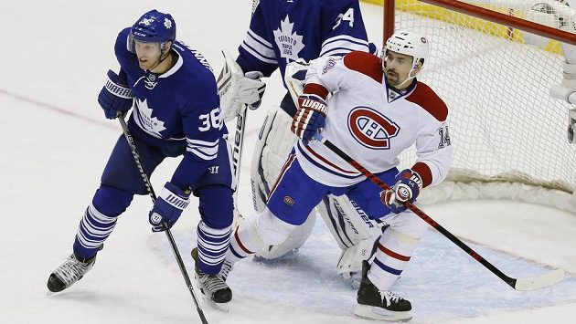 Tomáš Plekanec (vpravo) při prestižní bitvě s Torontem. Tomáš Plekanec (vpravo) při prestižní bitvě s Torontem.