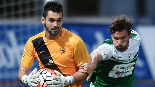 Tomáš Wágner z Jablonce a brankář Liberce Tomáš Koubek. Tomáš Wágner z Jablonce a brankář Liberce Tomáš Koubek.