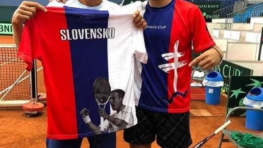 Takhle vypadají slovenské dresy pro DC. Takhle vypadají slovenské dresy pro DC.