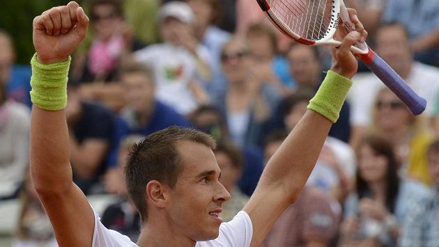 Český tenista Lukáš Rosol slaví postup. Český tenista Lukáš Rosol slaví postup.