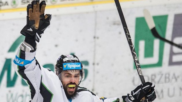 Útočník Mladé Boleslavi Richard Jarůšek oslavuje gól proti Třinci. Útočník Mladé Boleslavi Richard Jarůšek oslavuje gól proti Třinci.