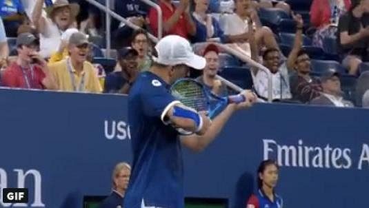 Mike Bryan a jeho nečekané gesto. Mike Bryan a jeho nečekané gesto.
