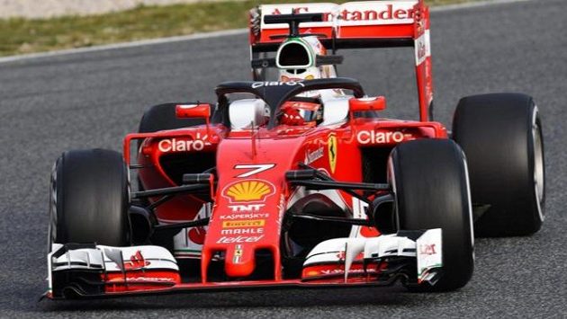 Kimi Räikkönen během předsezónních testů v Barceloně. Kimi Räikkönen během předsezónních testů v Barceloně.