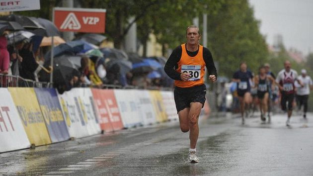 Nepříznivé počasí připravilo běžcům nebývale tvrdé podmínky. Nepříznivé počasí připravilo běžcům nebývale tvrdé podmínky.