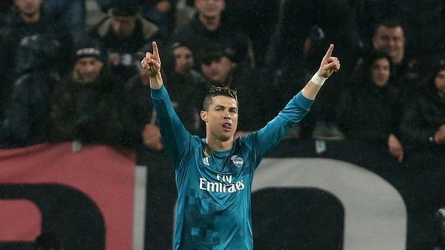 Cristiano Ronaldo z Realu Madrid se raduje z gólu v úvodním čtvrtfinále LM s Juventusem. Cristiano Ronaldo z Realu Madrid se raduje z gólu v úvodním čtvrtfinále LM s Juventusem.