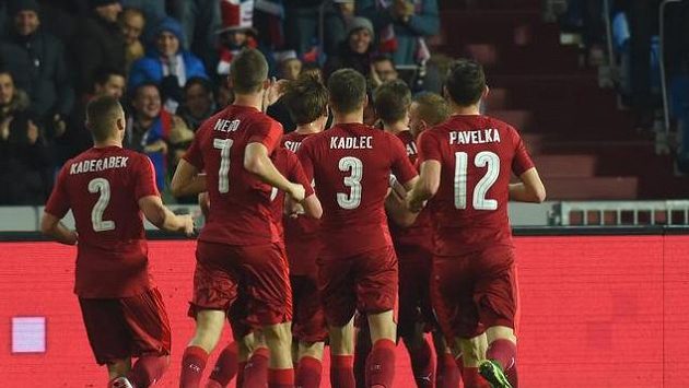 Čeští fotbalisté se radují z prvního gólu proti Srbsku. Čeští fotbalisté se radují z prvního gólu proti Srbsku.