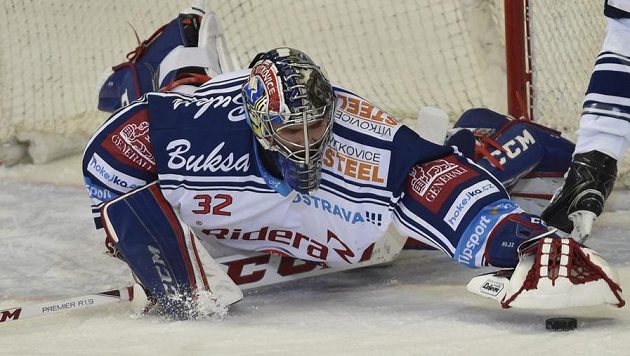 Gólman Vítkovic Patrik Bartošák kryl proti Brnu 38 z 39 střel a velkou měrou pomohl ostravskému týmu k vítězství. Gólman Vítkovic Patrik Bartošák kryl proti Brnu 38 z 39 střel a velkou měrou pomohl ostravskému týmu k vítězství.