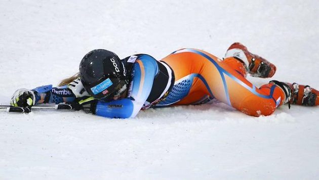 Norská sjezdařka Ragnhild Mowinckelová po dalším zranění kolena přijde o celou sezonu Světového poháru. Norská sjezdařka Ragnhild Mowinckelová po dalším zranění kolena přijde o celou sezonu Světového poháru.