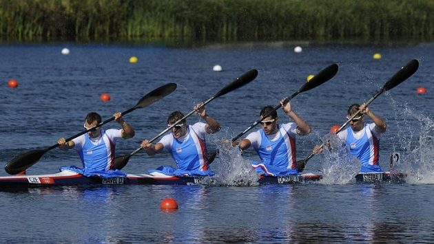 Čtyřkajak (zleva) Daniel Havel, Lukáš Trefil, Josef Dostál a Jan Štěrba jede pro olympijský bronz. Čtyřkajak (zleva) Daniel Havel, Lukáš Trefil, Josef Dostál a Jan Štěrba jede pro olympijský bronz.